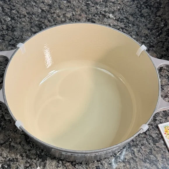 Le Creuset Flint Oyster Cast Iron Dutch Oven Cocotte 7.25 Qrt NEW - Picture 5 of 16